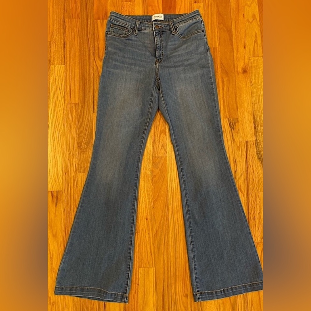 EUC Crown & Ivy high rise flare jeans